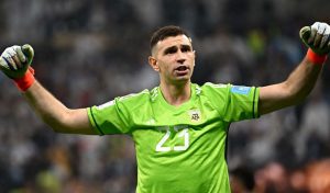 لاعب كرة القدم الأرجنتيني إيميليانو مارتينيز