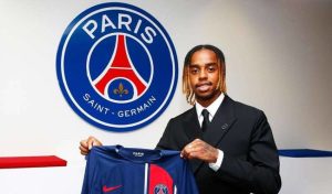 لاعب كرة القدم الفرنسي برادلي باركولا